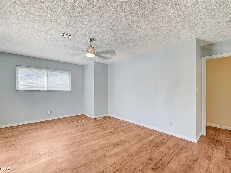 3917 W Oakey Blvd — Photo 15