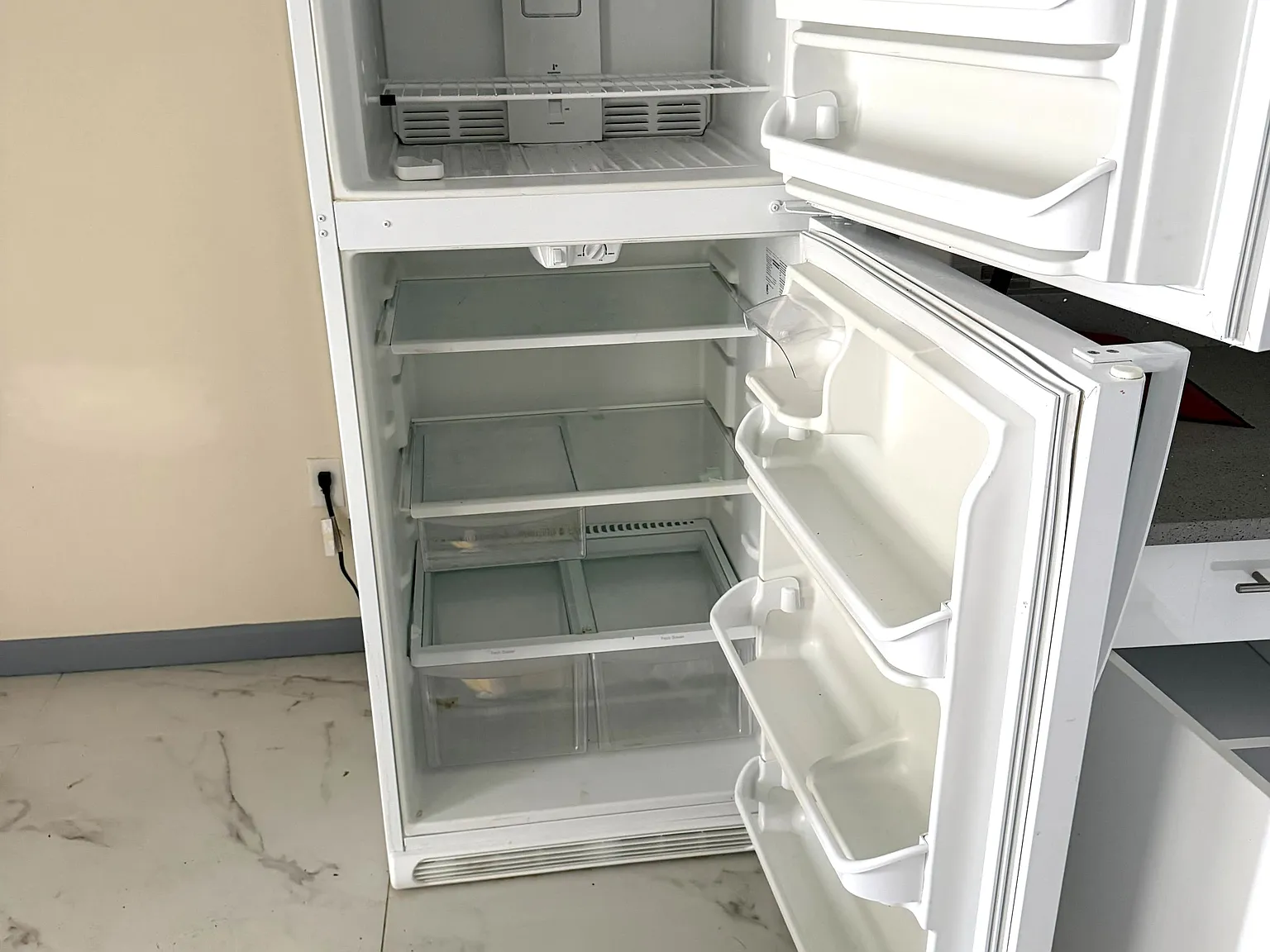 2 bed, 1000 sqft, $1,300 — Photo 3
