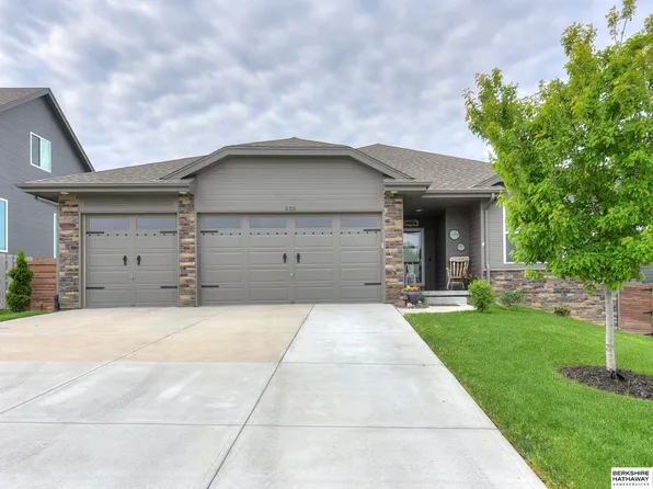 225 Tomahawk Cir, Yutan, NE 68073