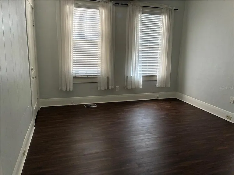 611 S Willow Ave — Photo 16
