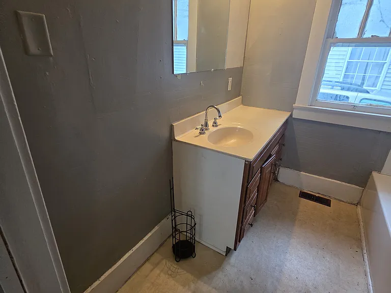 1303 E Hickory St — Photo 33