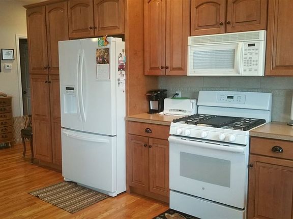 4th image of 2841 Brittany Dr