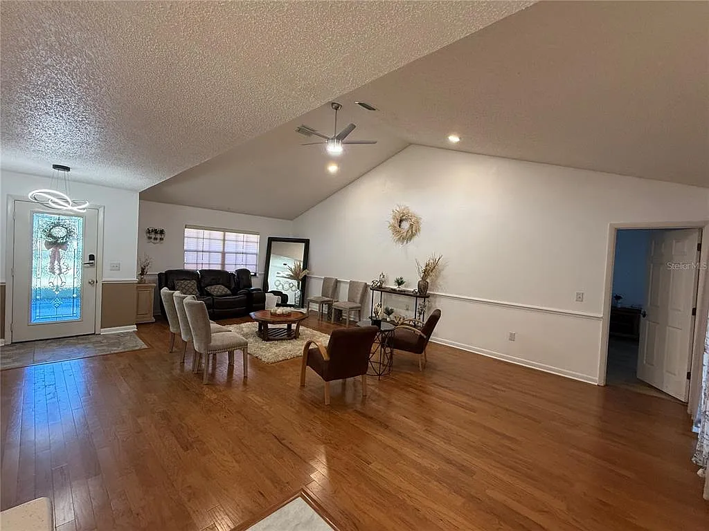 Building Photo - 32 Westlawn Pl