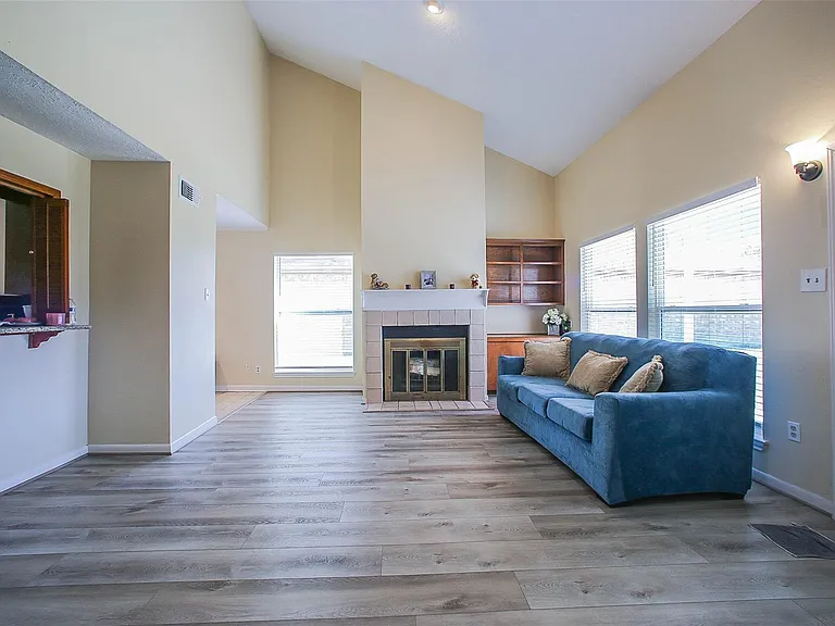9511 Sharpcrest St — Photo 5