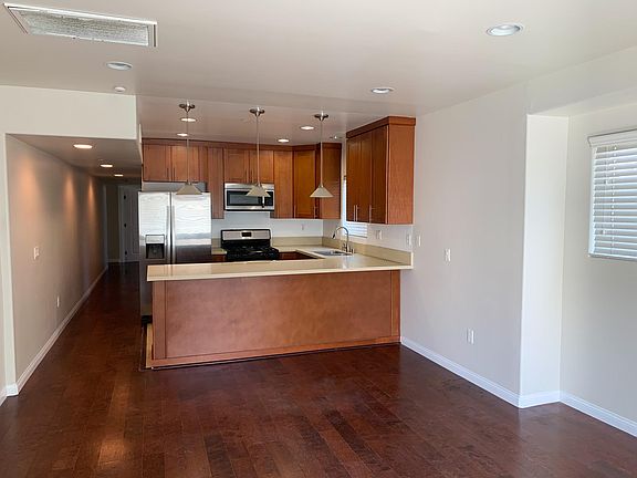3rd image of 1271 W Court St