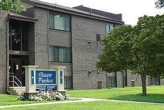 Queen's Purchase Apartments — Photo 2