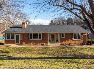 711 Hillcrest Dr, Staunton, VA 24401