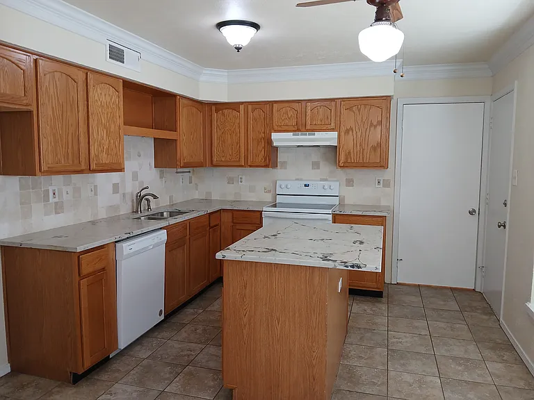 902 Rocky Creek Ln — Photo 11