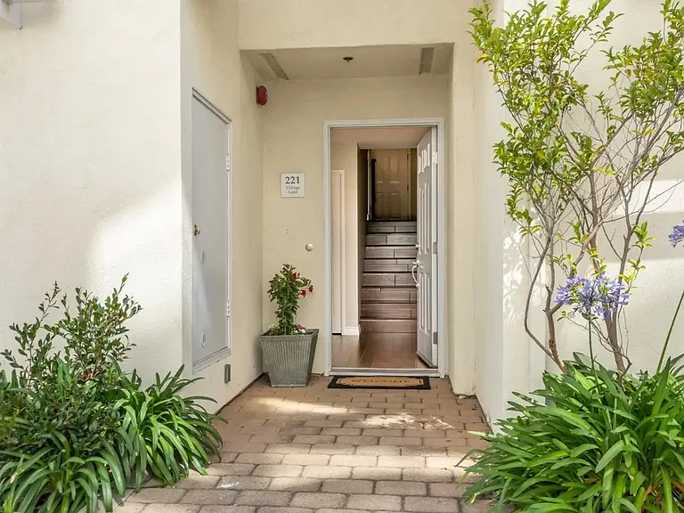 221 Village Ln — Photo 2