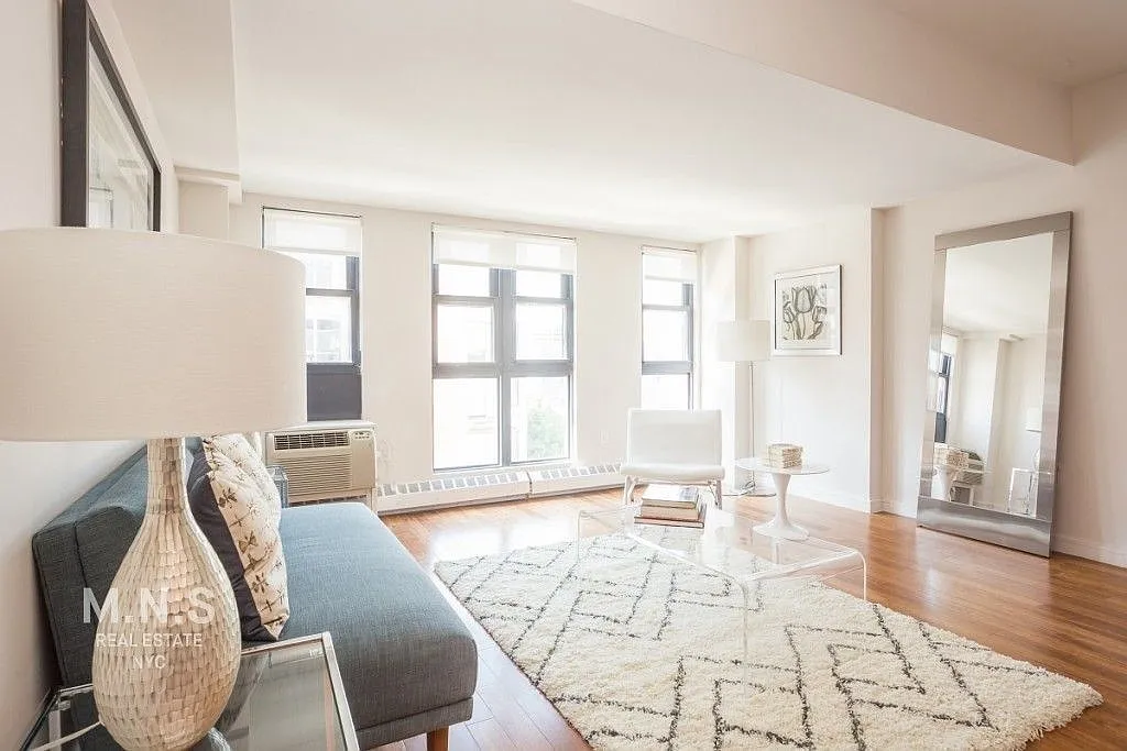 27 Albany Avenue — Photo 4