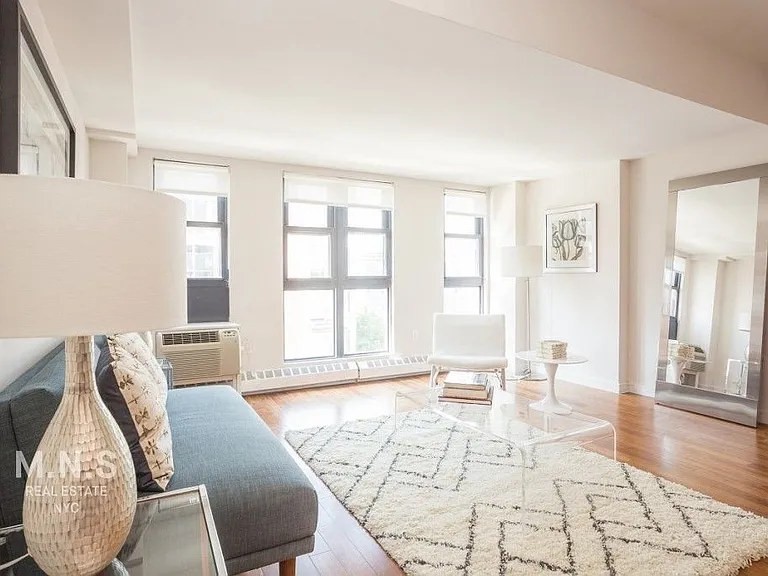 27 Albany Ave #708 — Photo 1