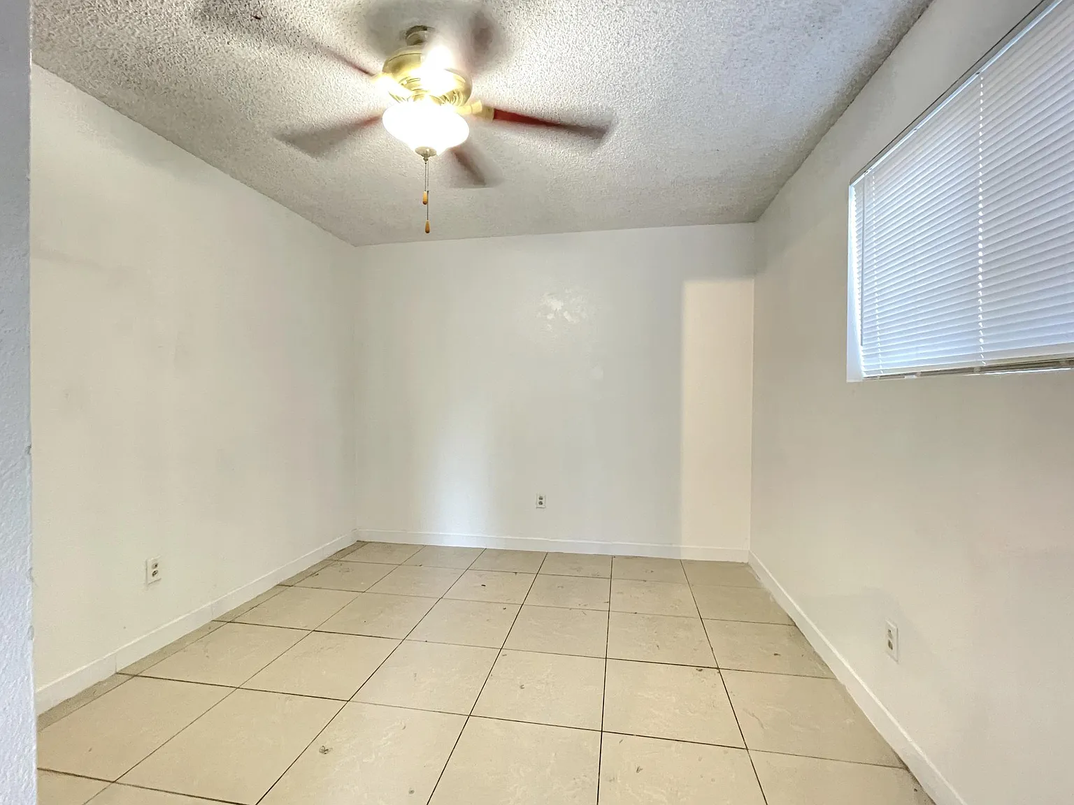 3 bed, 864 sqft, $2,600 — Photo 3