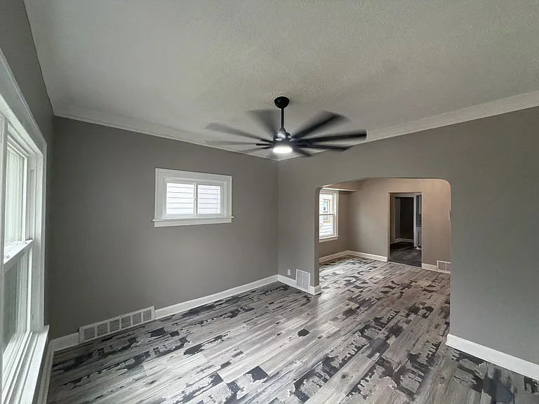 11223 Nelson Ave — Photo 1