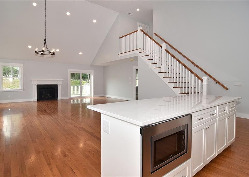 116 Stonebridge Ln Warwick RI | Zillow