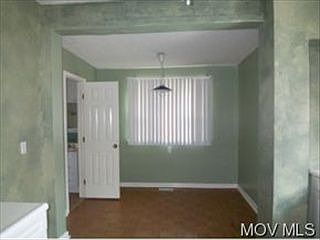 5th image of 1008 Laird Ave