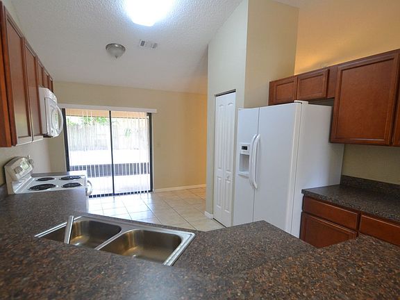 3rd image of 1632 Gentre St