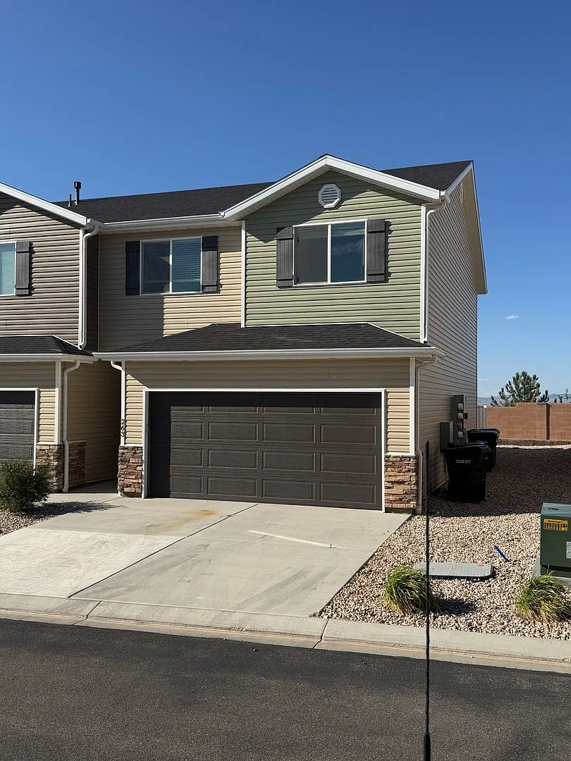 3 Bed 2 1/2 Bath Townhome — Photo 3