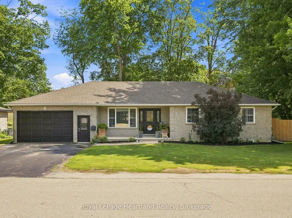140 John St N, Minto, ON N0G 1Z0