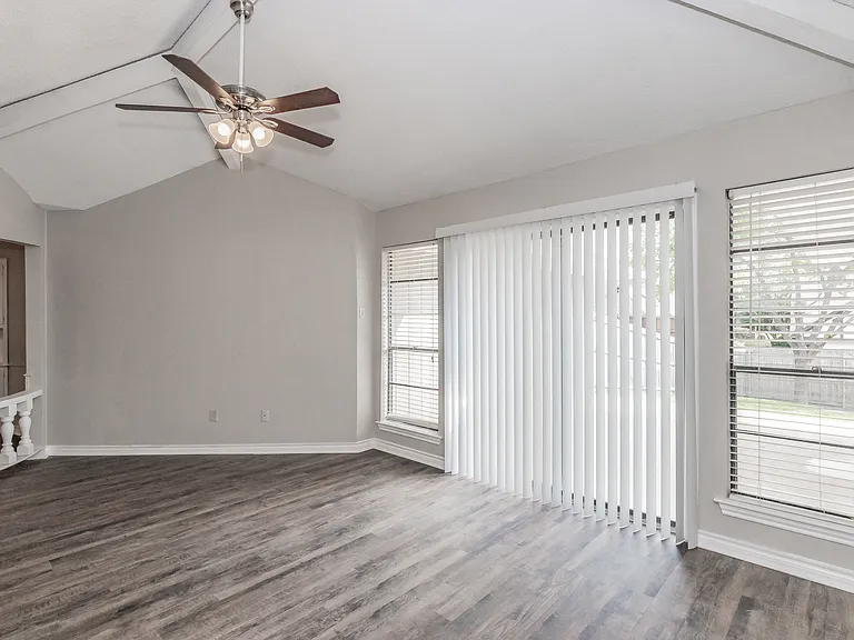 3008 Apple Valley Dr — Photo 19