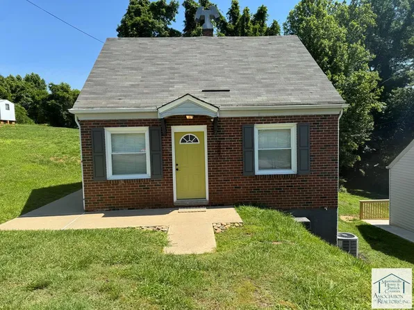 909 Bob Gregory St, Martinsville, VA 24112