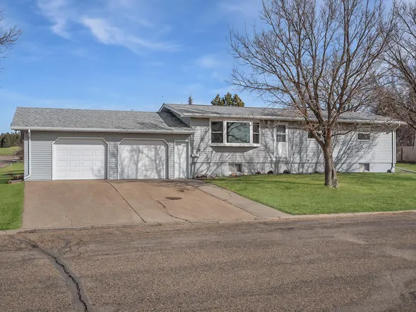 502 Lehmkuhl St #E, Center, ND 58530