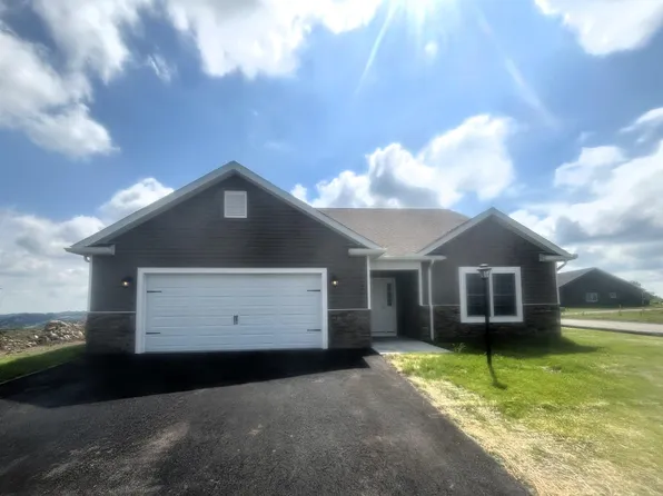 4 Hawk Station Dr, Fairmont, WV 26554