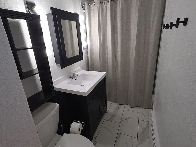 201 N Chestnut St #205 — Photo 7