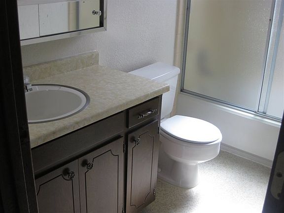5th image of 2462 Siskiyou Blvd
