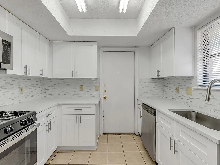 9604 Night Star Dr #B — Photo 1