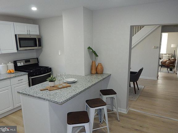 5th image of 242 Riverview Ave