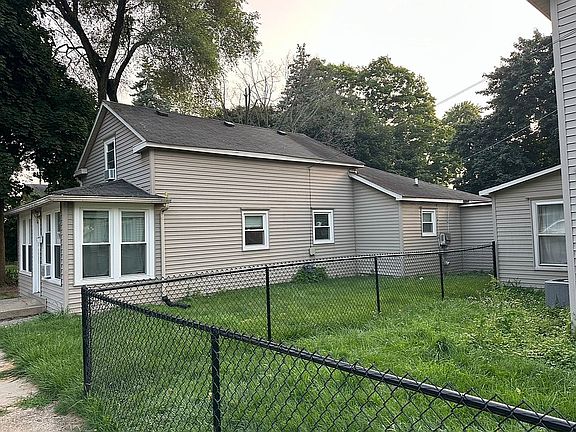 5th image of 231 E Brooks St