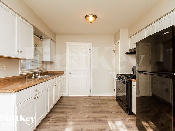 5th image of 266 Paxton Ave