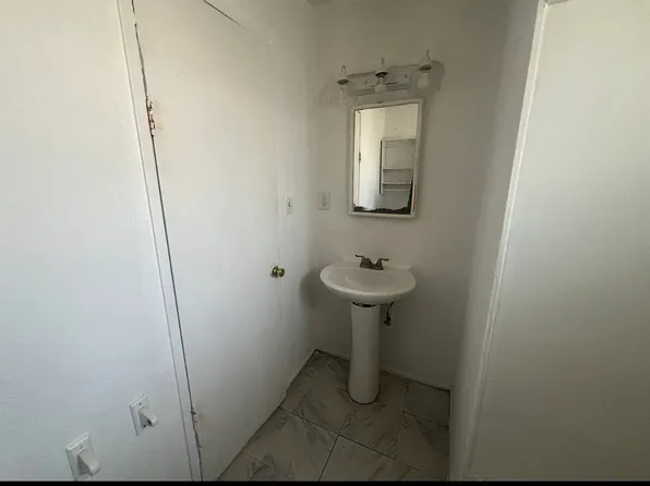 406 Buchanan St #B, Taft, CA 93268