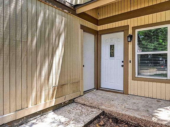 3rd image of 2107 N Red Cedar Cir