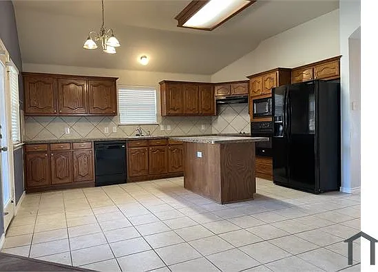 3201 Silver Springs Way — Photo 5
