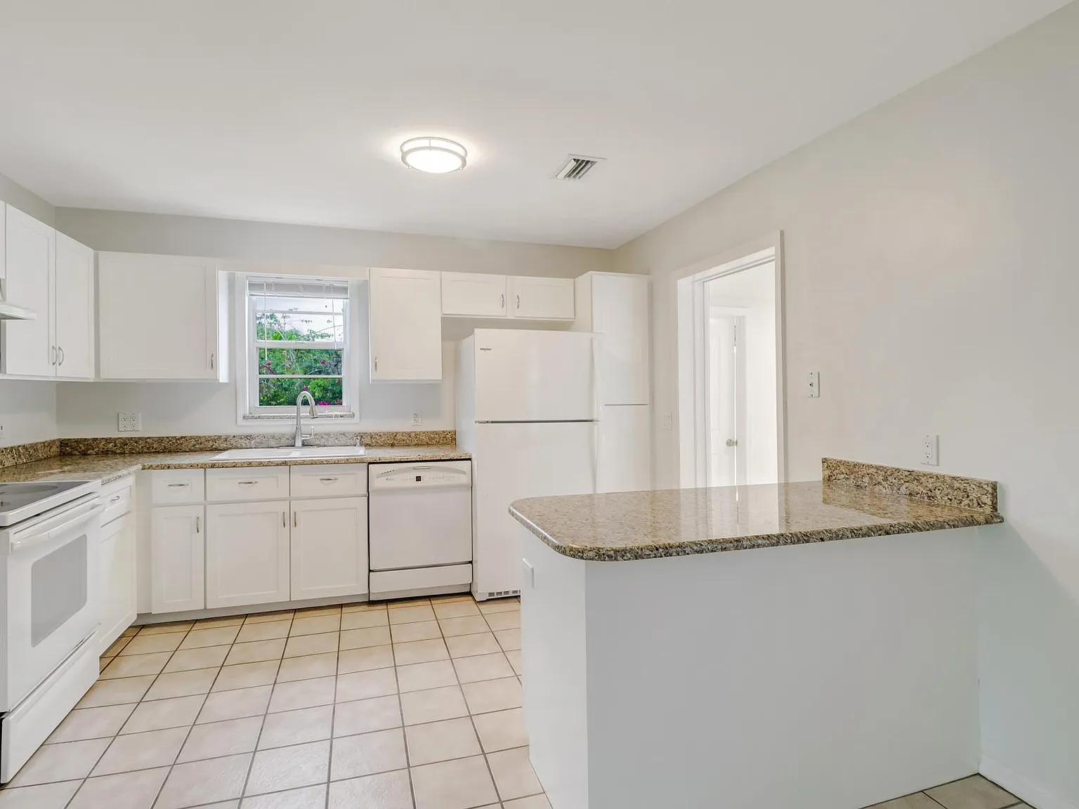 5 bed, 1490 sqft, $725 — Photo 4