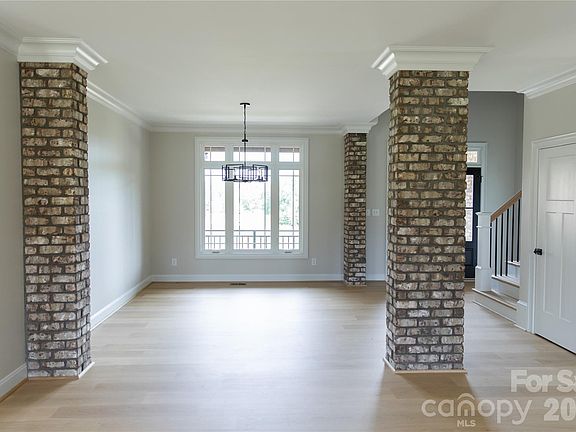 3rd image of 2935 Tavistock Ln