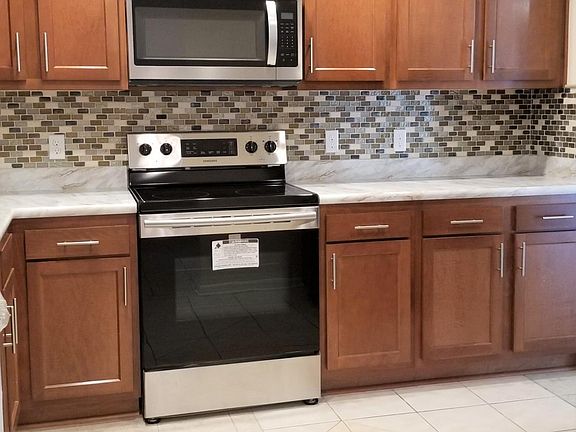 5th image of 2948 Wycombe Dr W