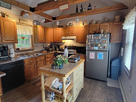 3rd image of 104 Old County Road