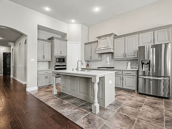 3rd image of 3323 Royal Ridge Dr