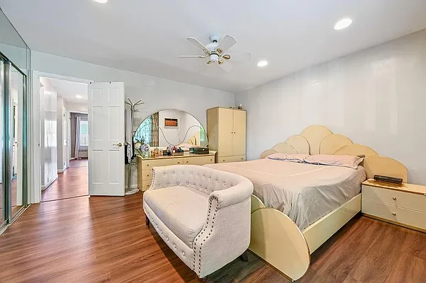 Sold by Remax Real Estate Professionals | media 21