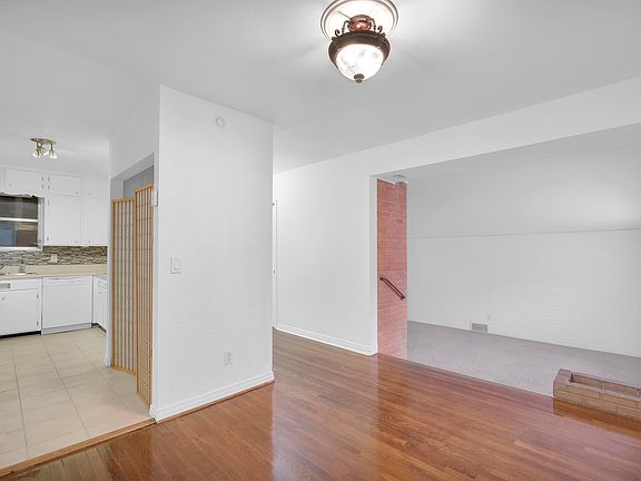 3rd image of 925 Townsend Blvd
