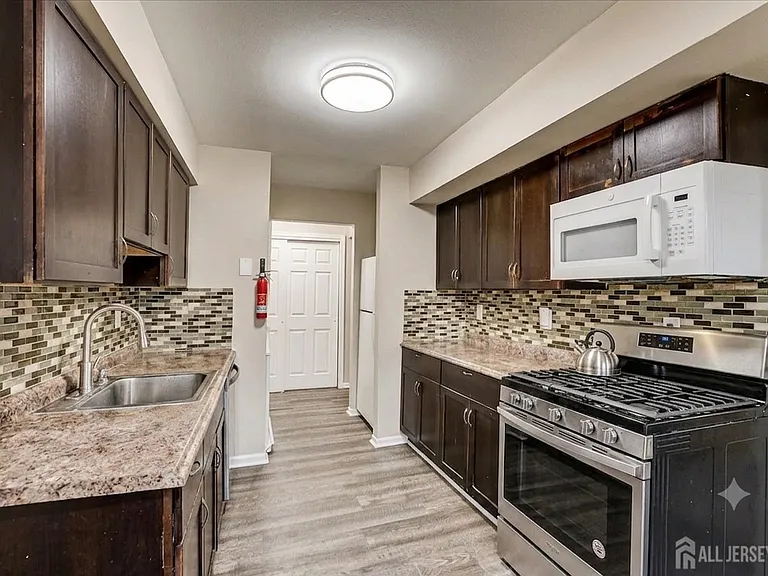 132 Beverly Hill Ter #H — Photo 3