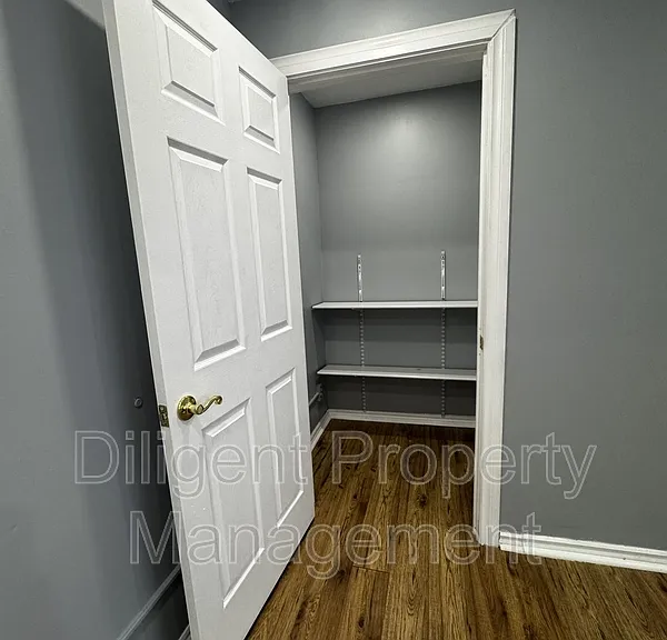 492 King George St #1 — Photo 30