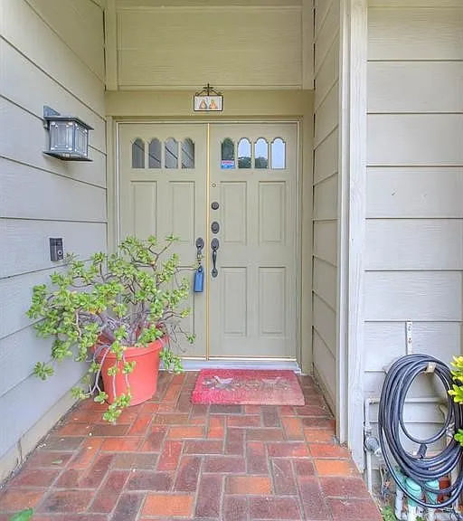 1449 Rolling Knoll Rd — Photo 3