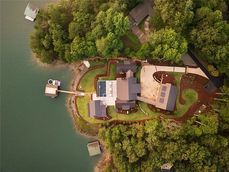 725 Rocky Point Dr — Photo 10