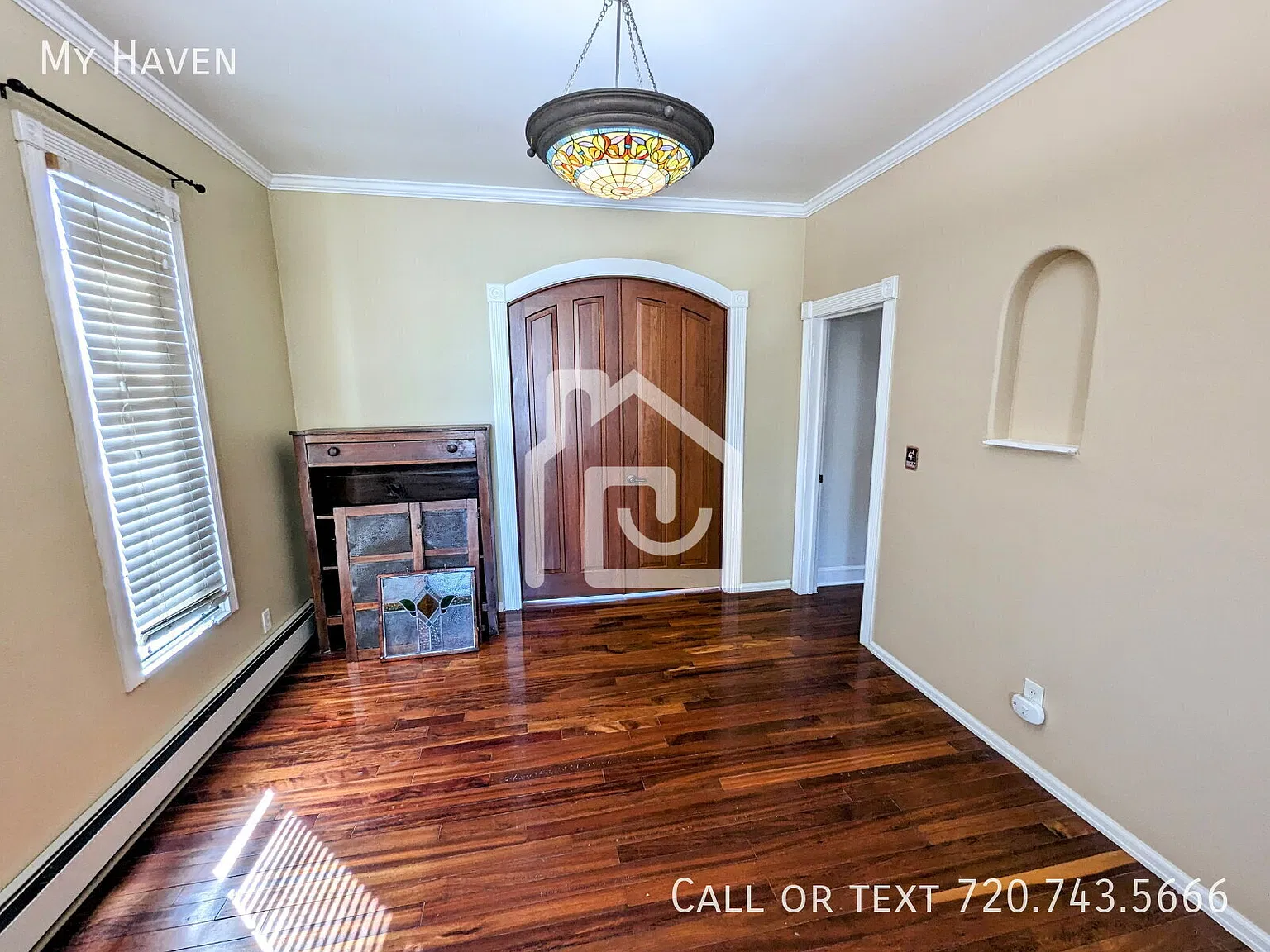 Light-Filled 2 Bed Victorian with Downtown Skyline Views Steps to Five Points & Light Rail — Photo 3