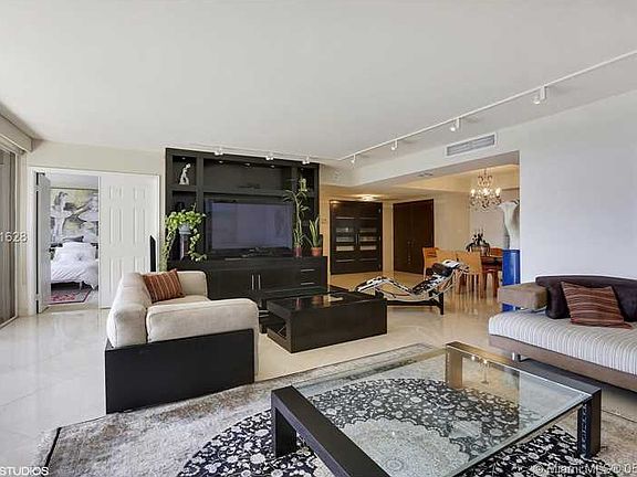 EXQUISITE & ELEGANT 2BD/2BA IN GROVE ISLE!