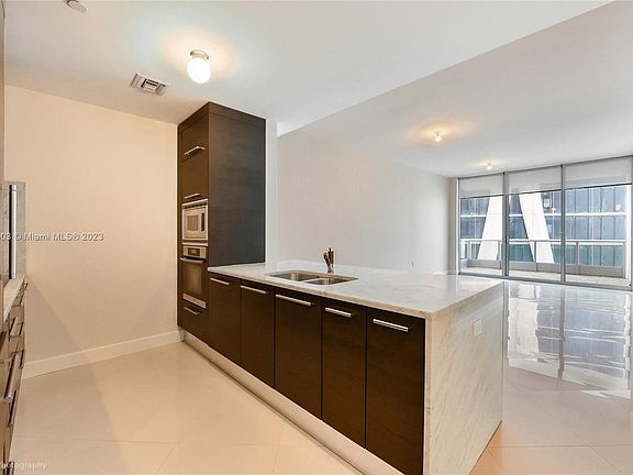 3rd image of 900 Biscayne Blvd APT 3510