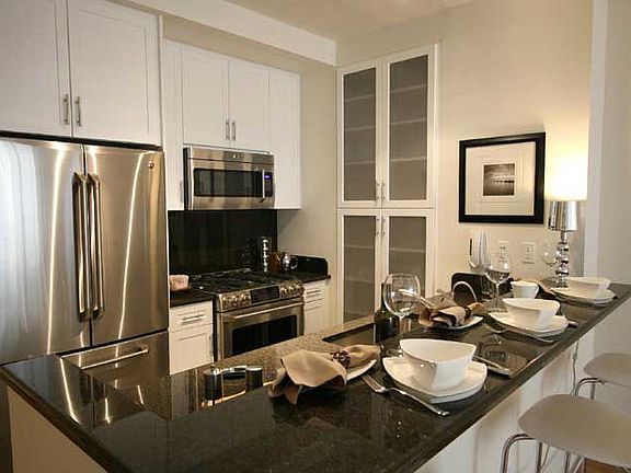 2nd image of 320 W 38th St APT 1624
